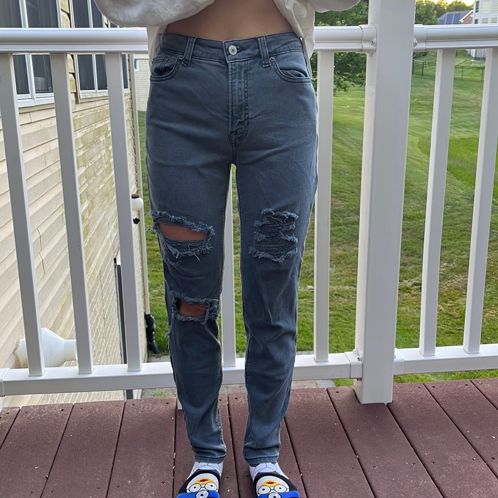 AMERICAN EAGLE ripped skinny jean, size 00/000